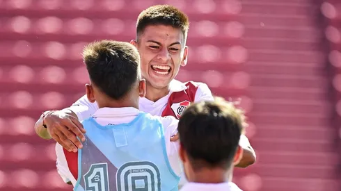 Gran victoria de River de visitante.