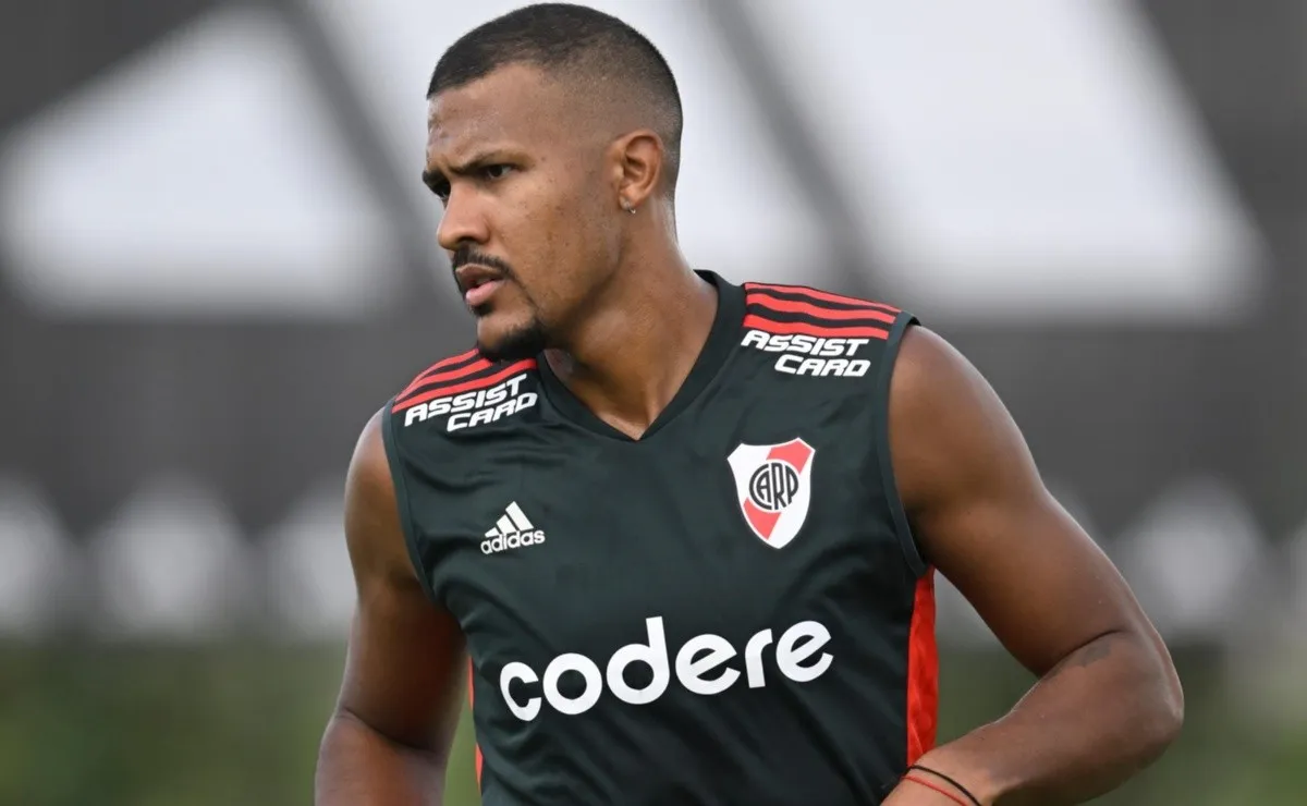 Salomón Rondón busca meterse rápidamente en el equipo titular.