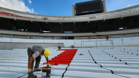 Así se pintó el 1901 rojo en la Sívori Inferior.