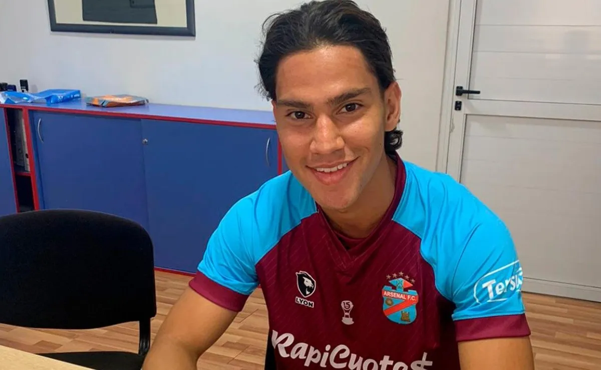 Londoño firmó su contrato con Arsenal.