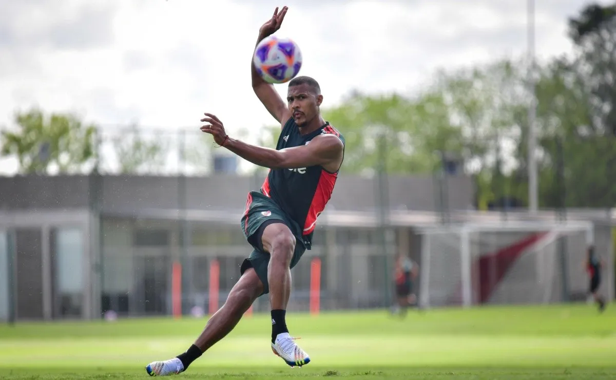 Salomón Rondón se entrenó por primera vez en River.