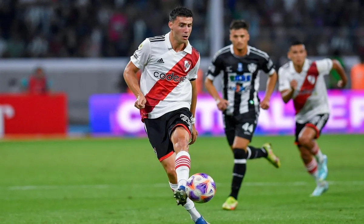 Paradela completó un muy buen partido ante Central Córdoba.
