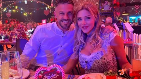 Micho junto a Evangelina Anderson.