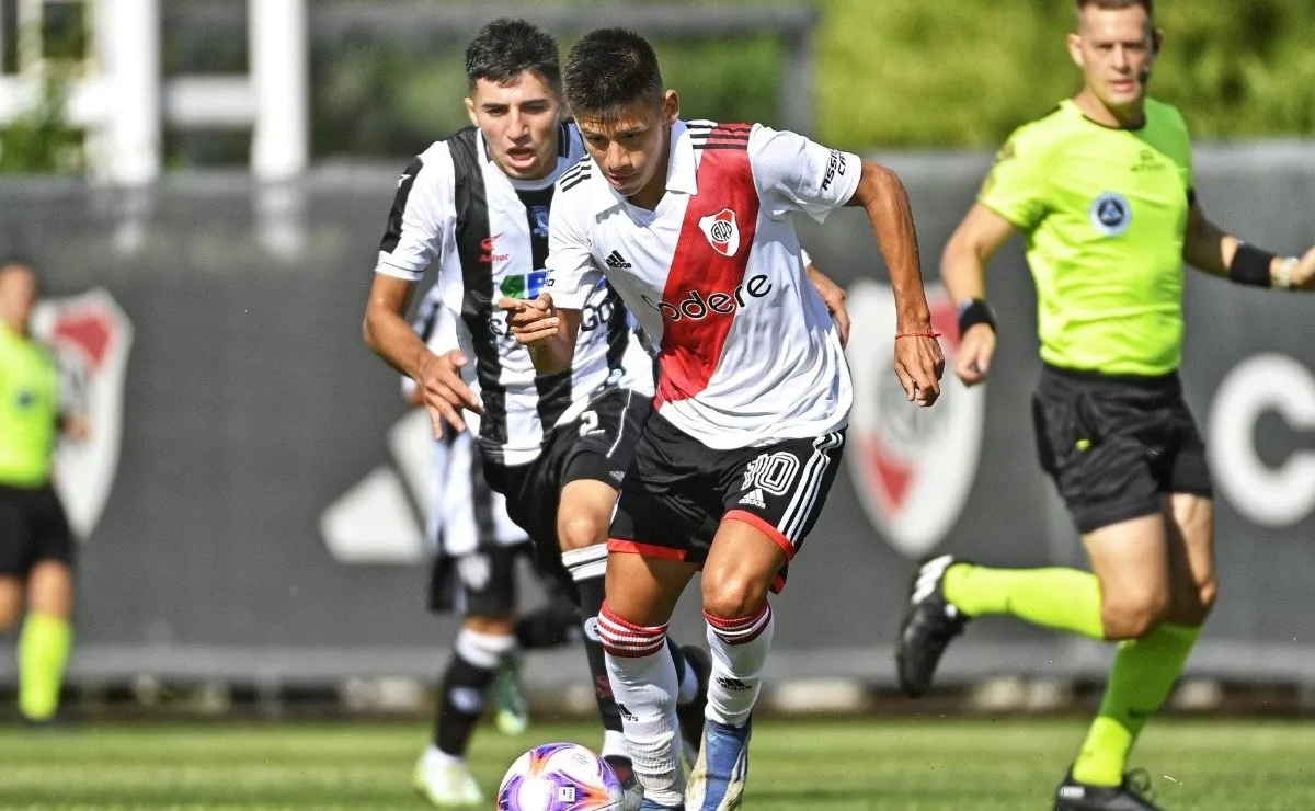 Claudio Echeverri convirtió el segundo gol de River ante Central Córdoba.