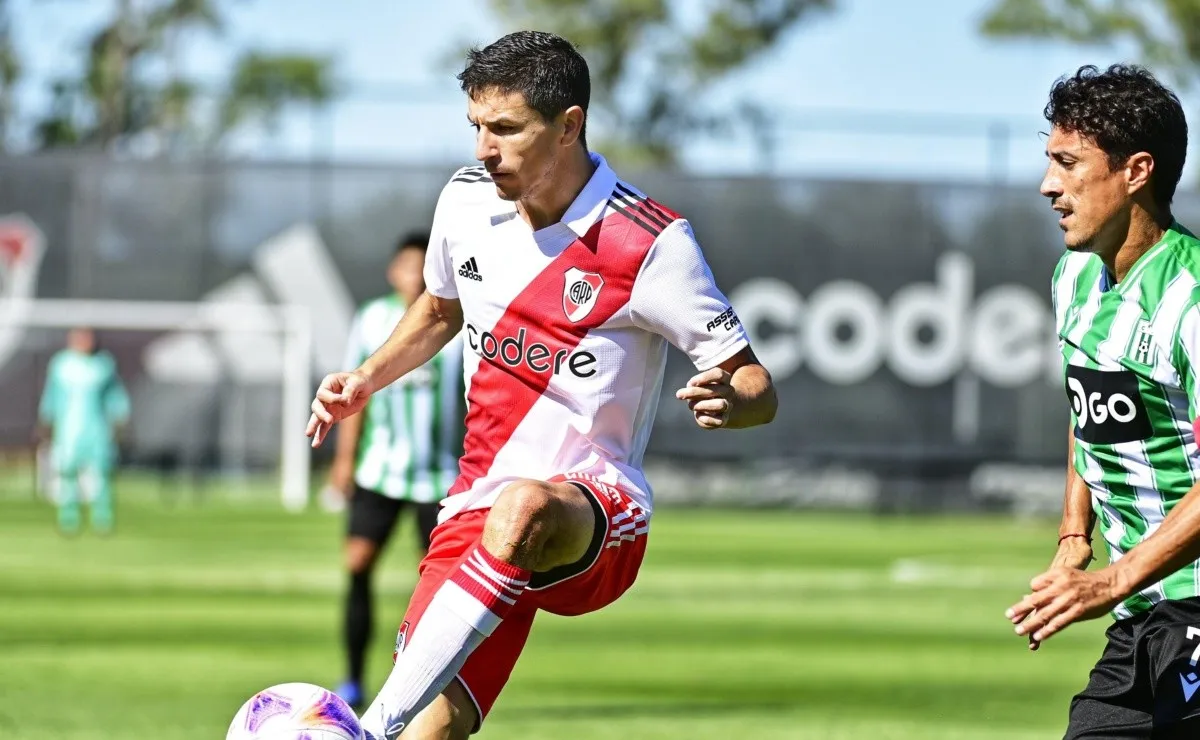 Seguí el partido entre River y Racing de Uruguay.