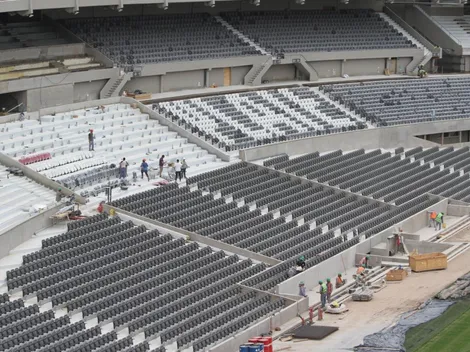 Comenzó la instalación de las primeras butacas rojas en el Monumental
