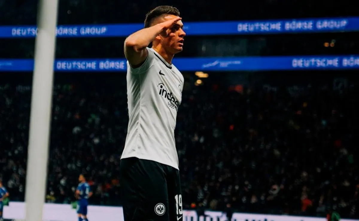 El Comandante celebra su gol ante Schalke 04.