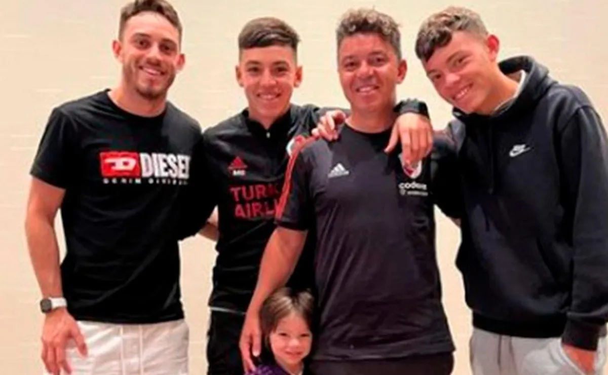El Muñeco con sus cuatro hijos.