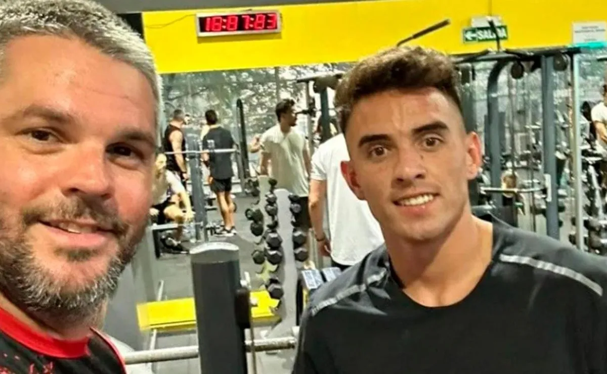 Enzo Díaz entrenando junto a su representante.