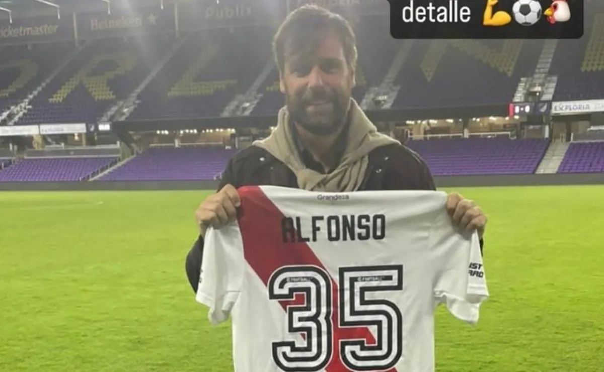 Cavegol a pura sonrisa con el regalo del pibe Alfonso.