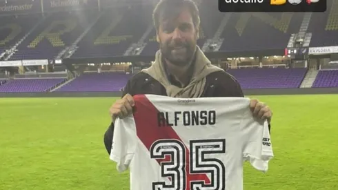 Cavegol a pura sonrisa con el regalo del pibe Alfonso.