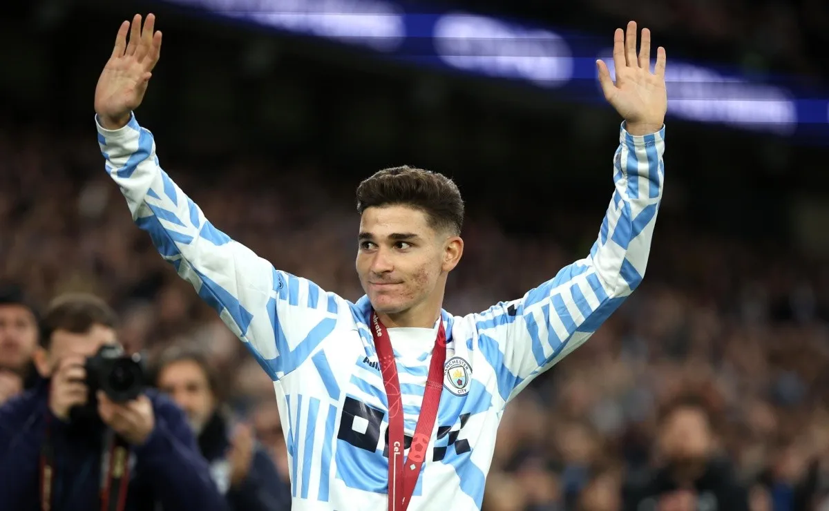 Julián Álvarez se despide del City.