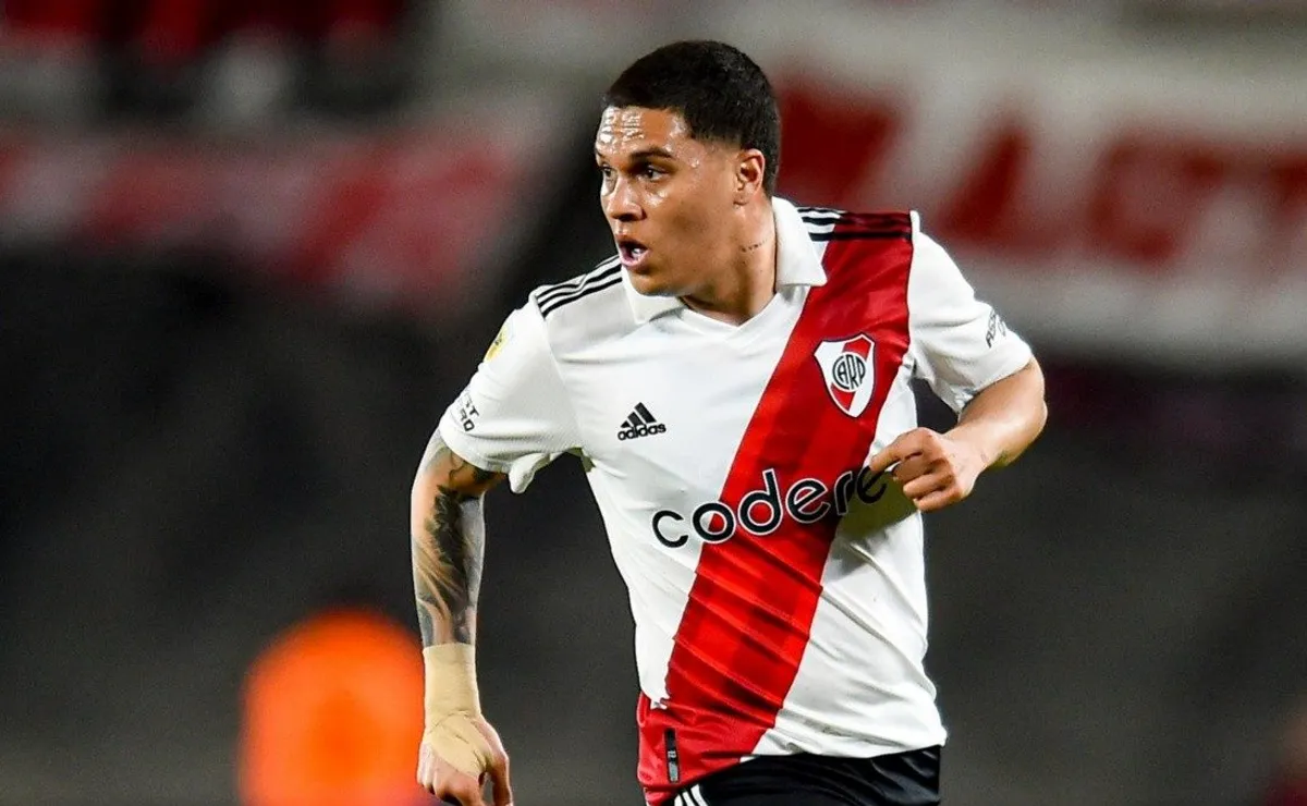 Juanfer podría ser el primer refuerzo de River pero un club se mete en la pelea.