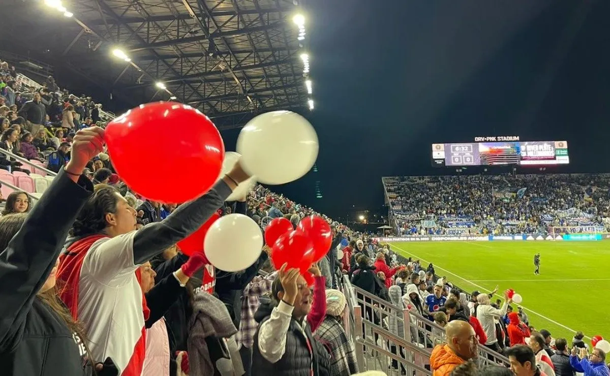 Los hinchas del Más Grande acompañaron al equipo de Demichelis en gran número.