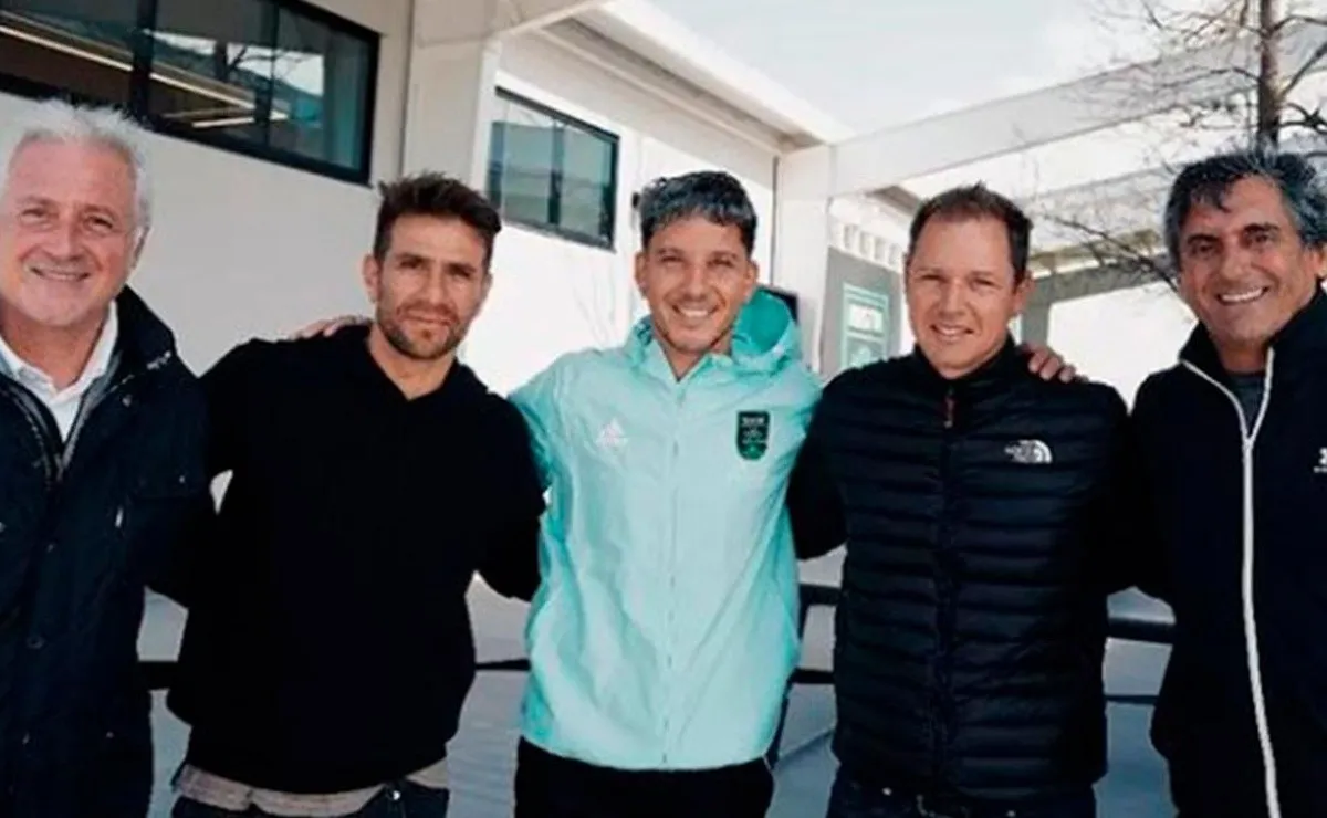 Seba Driussi pasó a saludar a la delegación de River en Austin.