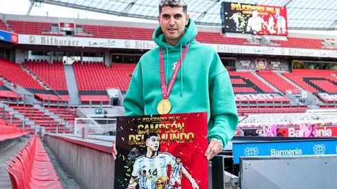 El espectacular homenaje que recibió Exequiel Palacios en el Leverkusen.