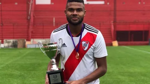 El defensor colombiano rescindió contrato con River en 2023.