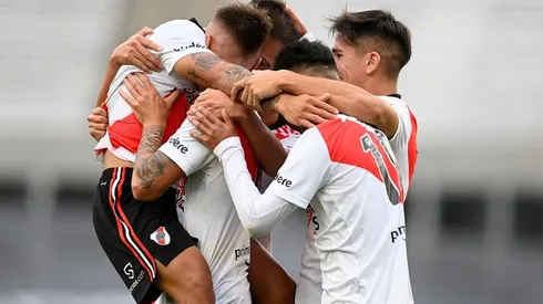 El defensor millonario se despidió del club en las redes sociales.