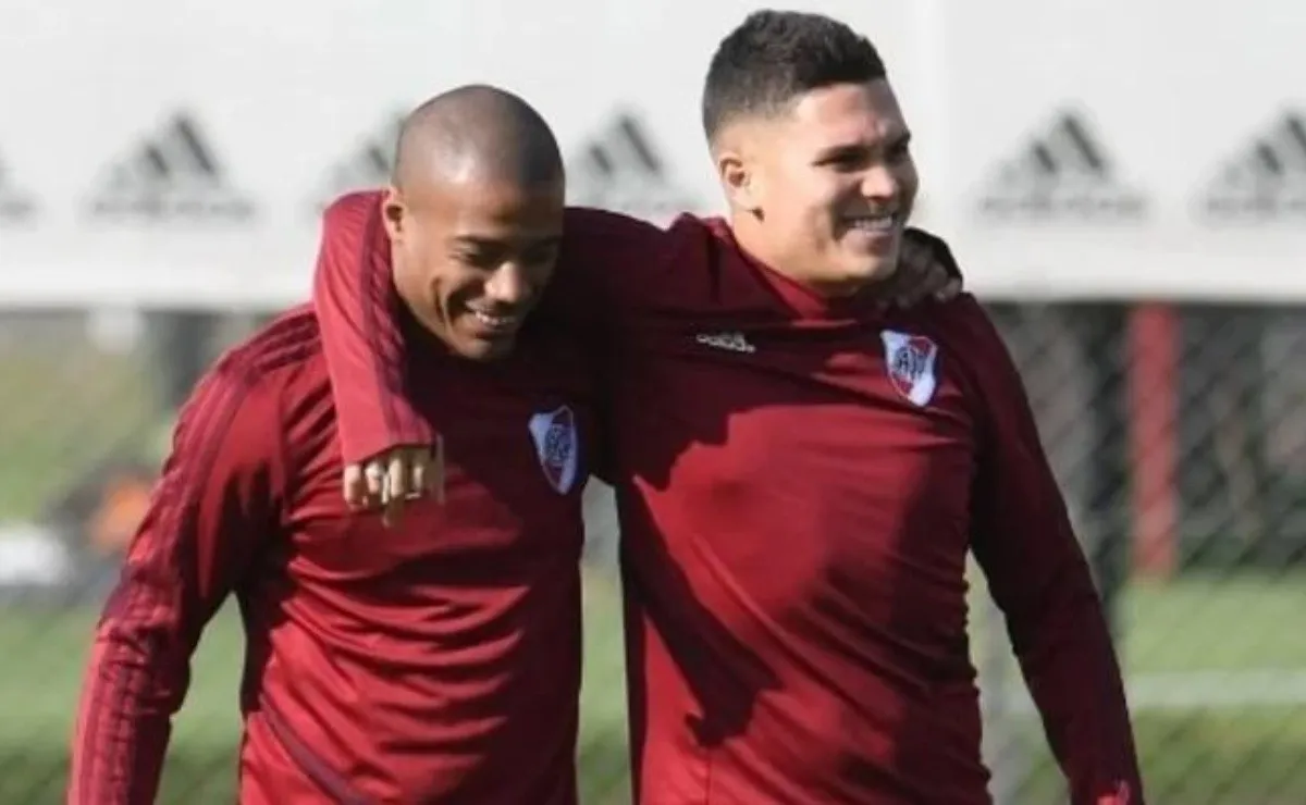 La despedida de Nico De La Cruz ante la parida de su amigo Juanfer.