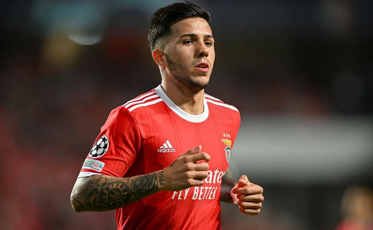 Enzo Fernández interesa en Chelsea, Manchester United y Liverpool.