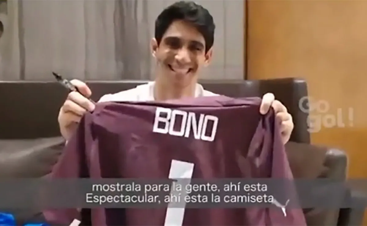 El arquero marroquí le mandó su camiseta al Burrito Ortega