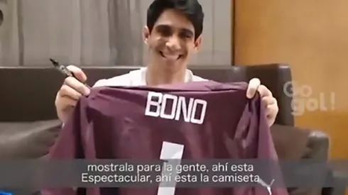 El arquero marroquí le mandó su camiseta al Burrito Ortega