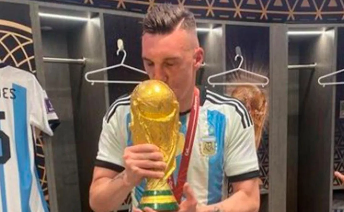 Franco Armani con la Copa del Mundo.