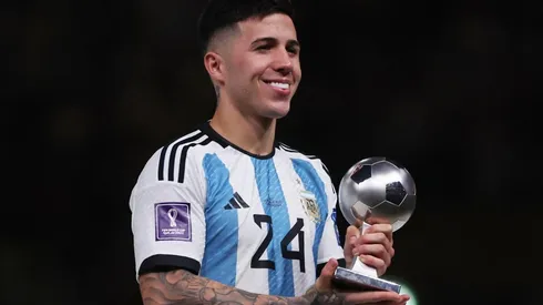 Enzo Fernández se quedó con el premio que ganó Mbappé en 2018.