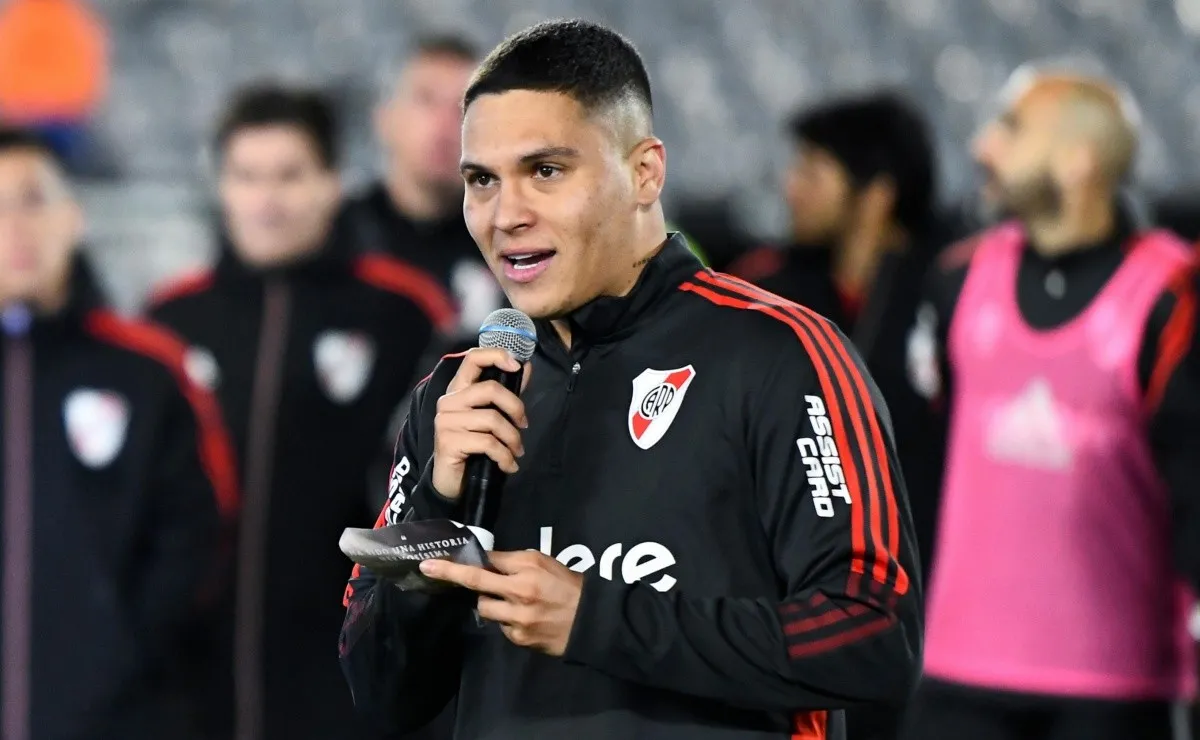 Juan Fernando Quintero sigue de cerca las negociaciones sobre su futuro.