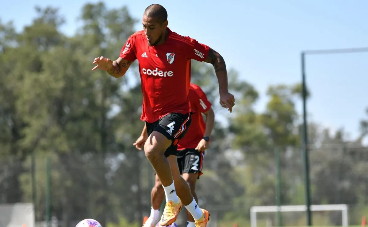 El plantel de River trabajó con pelota en el predio de Ezeiza.