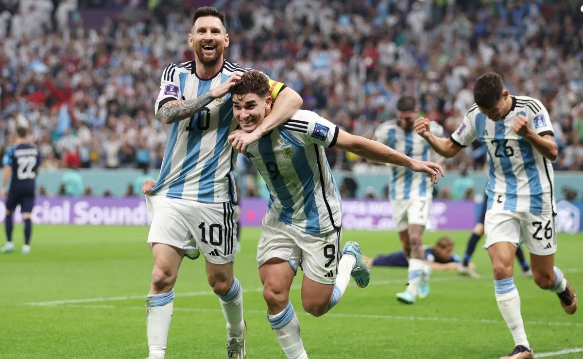 Messi: “Julián fue una aparición extraordinaria, es una bestia”