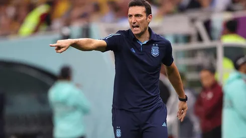 Lionel Scaloni habría decidido jugar con tres centrales en el fondo.