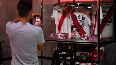 Leo Ponzio visitó su muestra en el Museo River.