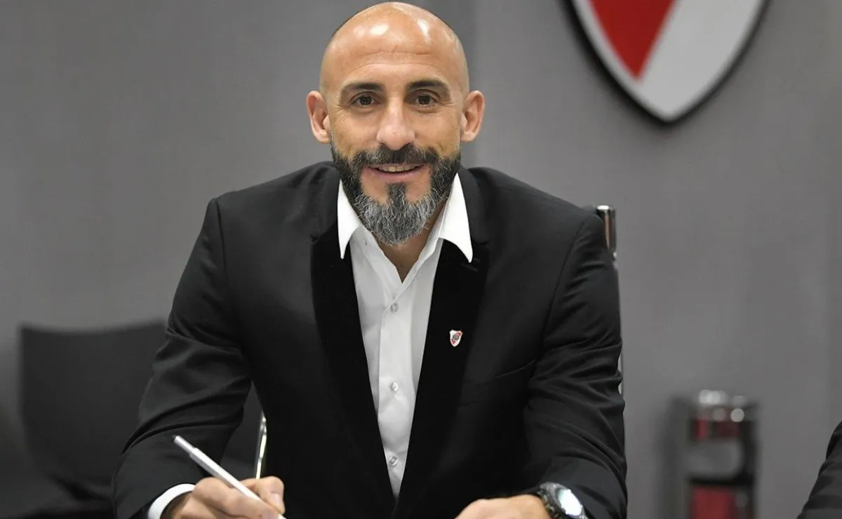 Javier Pinola.