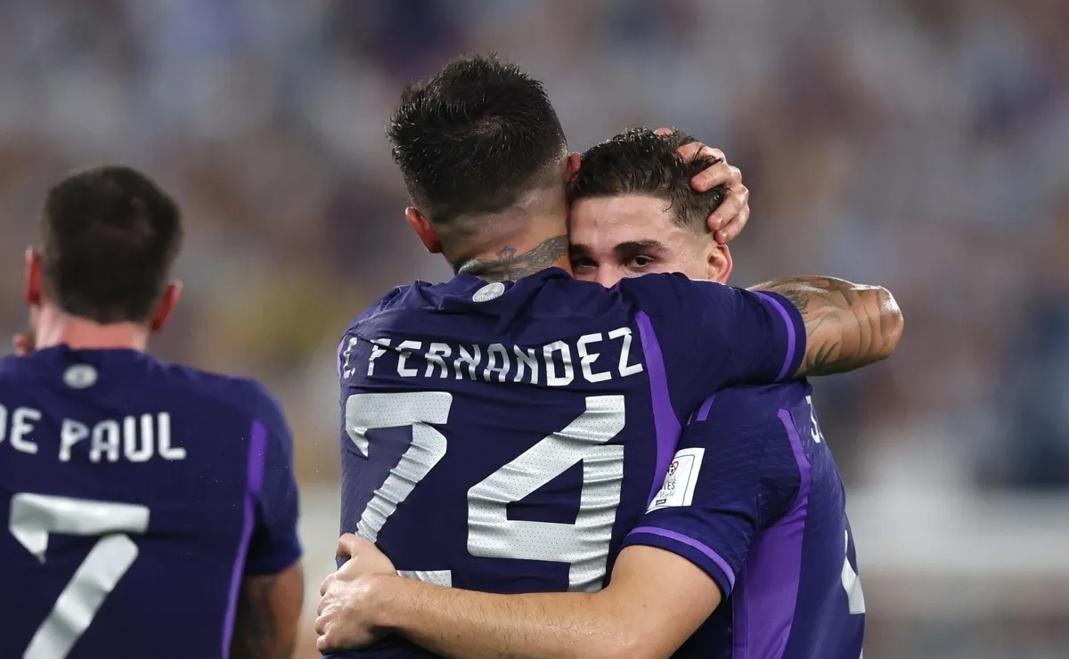 Abrazo de gol riverplatense.