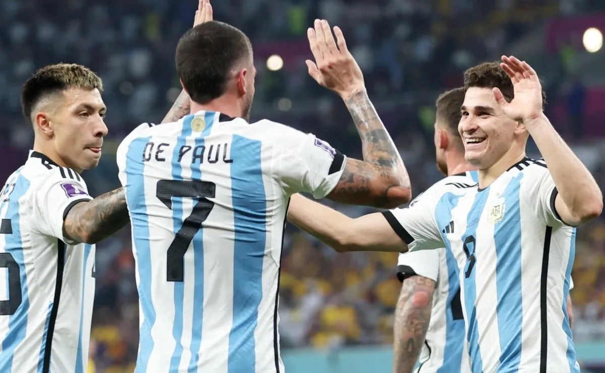 La Albiceleste venció 2-1 a Australia y está en cuartos de final.