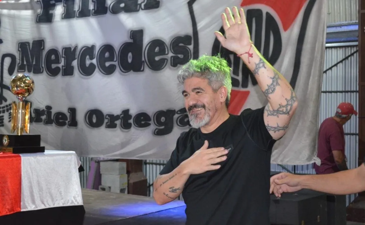 El Burrito recibió el afecto de los hinchas en la cena solidaria de la Filial Mercedes