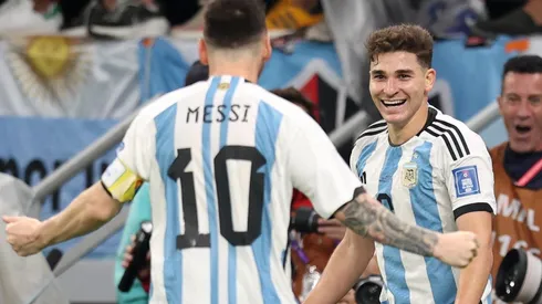 Julián volvió a marcar y sigue rompiéndola en la Selección Argentina.