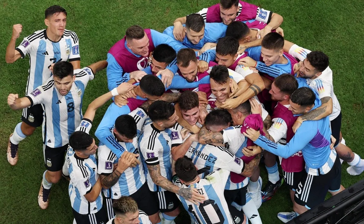 La Selección Argentina venció a México y quedó más cerca de la clasificación a octavos de final.