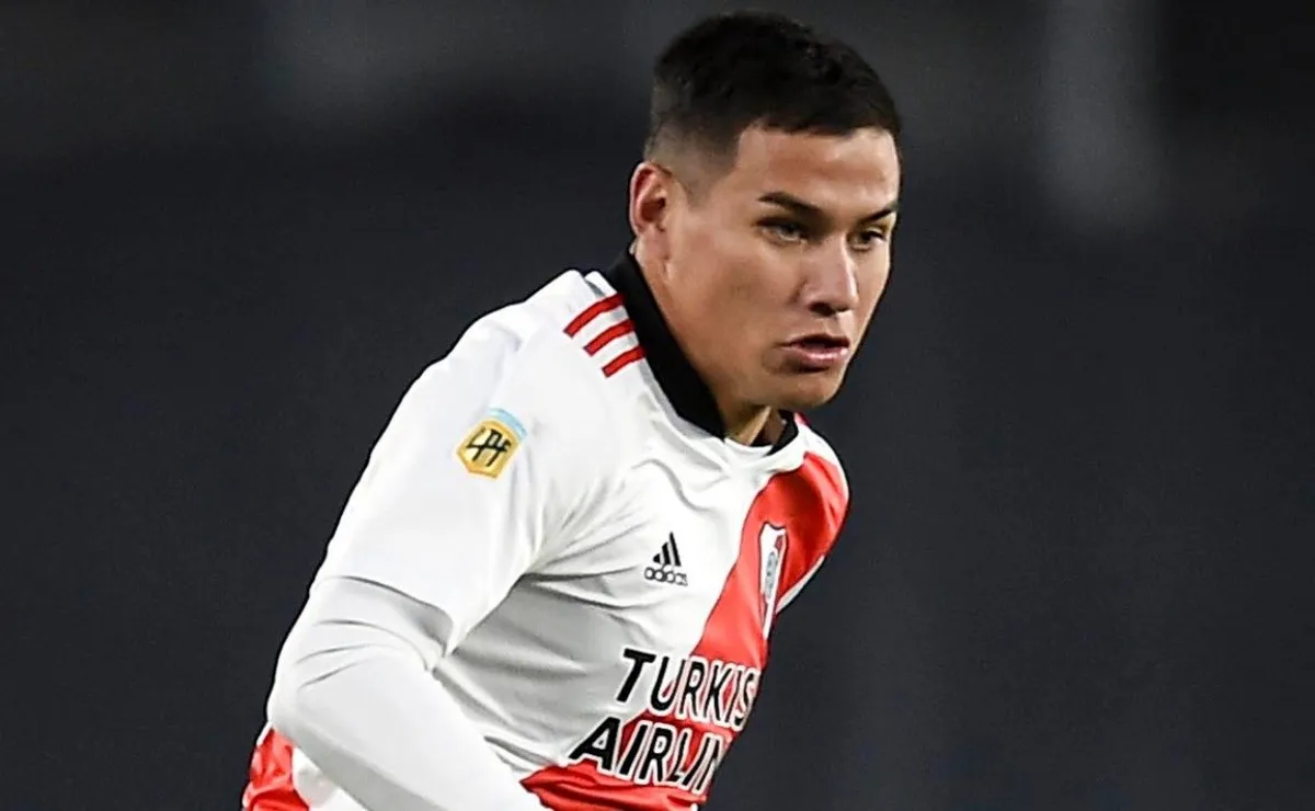 Alex Vigo regresa a River tras su paso por Independiente.