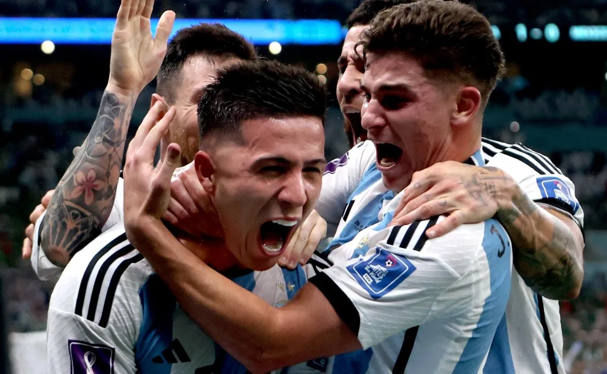 Enzo Fernández y Julián Álvarez serán titulares contra Polonia.
