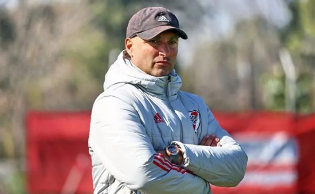 Martín Pellegrino, DT de las inferiores de River.