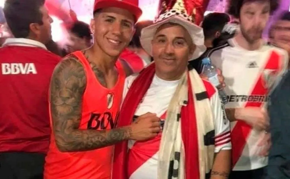 Enzo junto a su papá, festejando el título de River el 9 de diciembre del 2018.