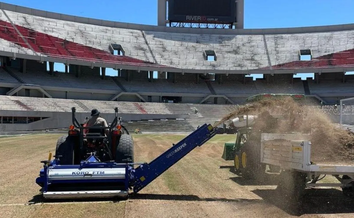 Comenzaron las tareas para volver a poner a punto el campo de juego del Monumental