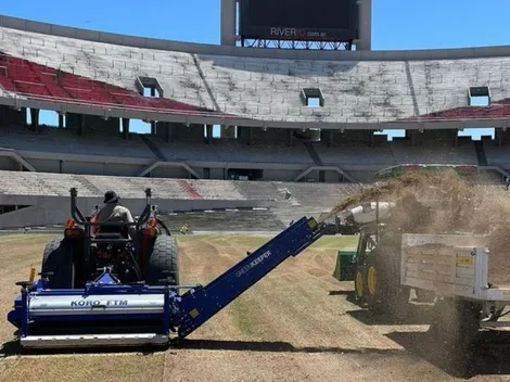 Comenzaron los trabajos de restauración en el césped del Monumental