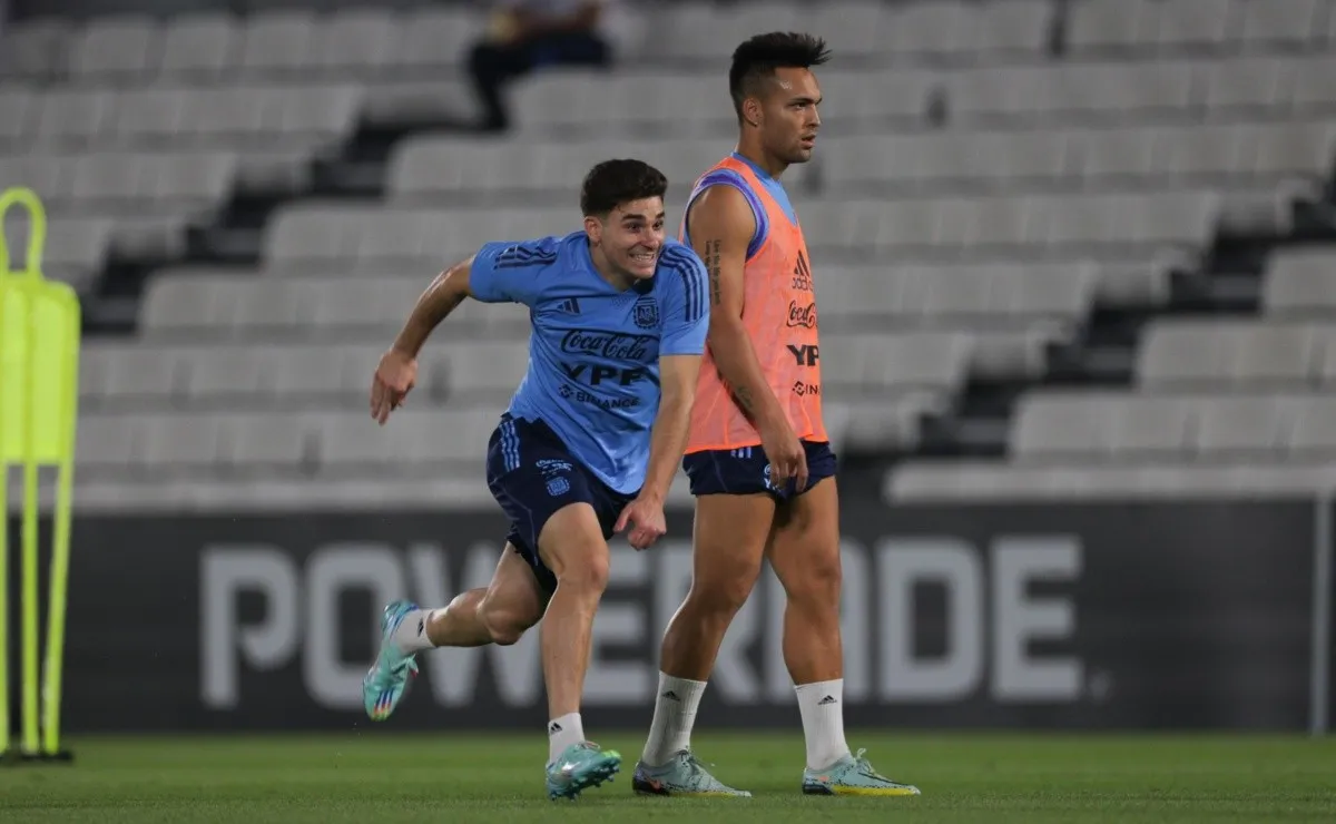 Julián, en el anteúltimo entrenamiento de la semana, junto a Lautaro Martínez.