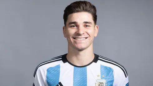 La Araña posó para la foto oficial del plantel de la Albiceleste.