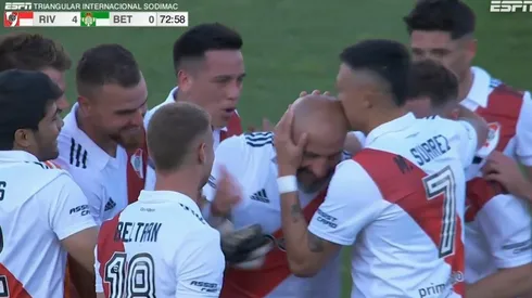 Todos los jugadores del Millonario despidieron a su capitán.