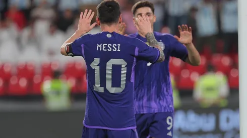 Messi picó en una contra y se la sirvió a Julián para que definiera y pusiera el 1-0.