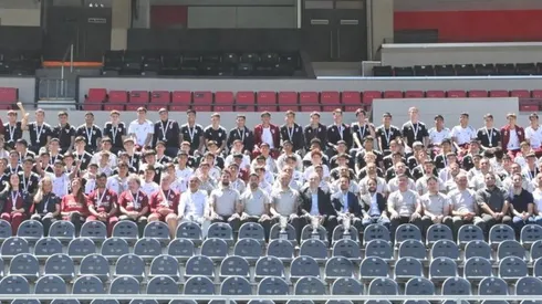 Los pibes de River celebraron los tres títulos en las tribunas del Monumental.